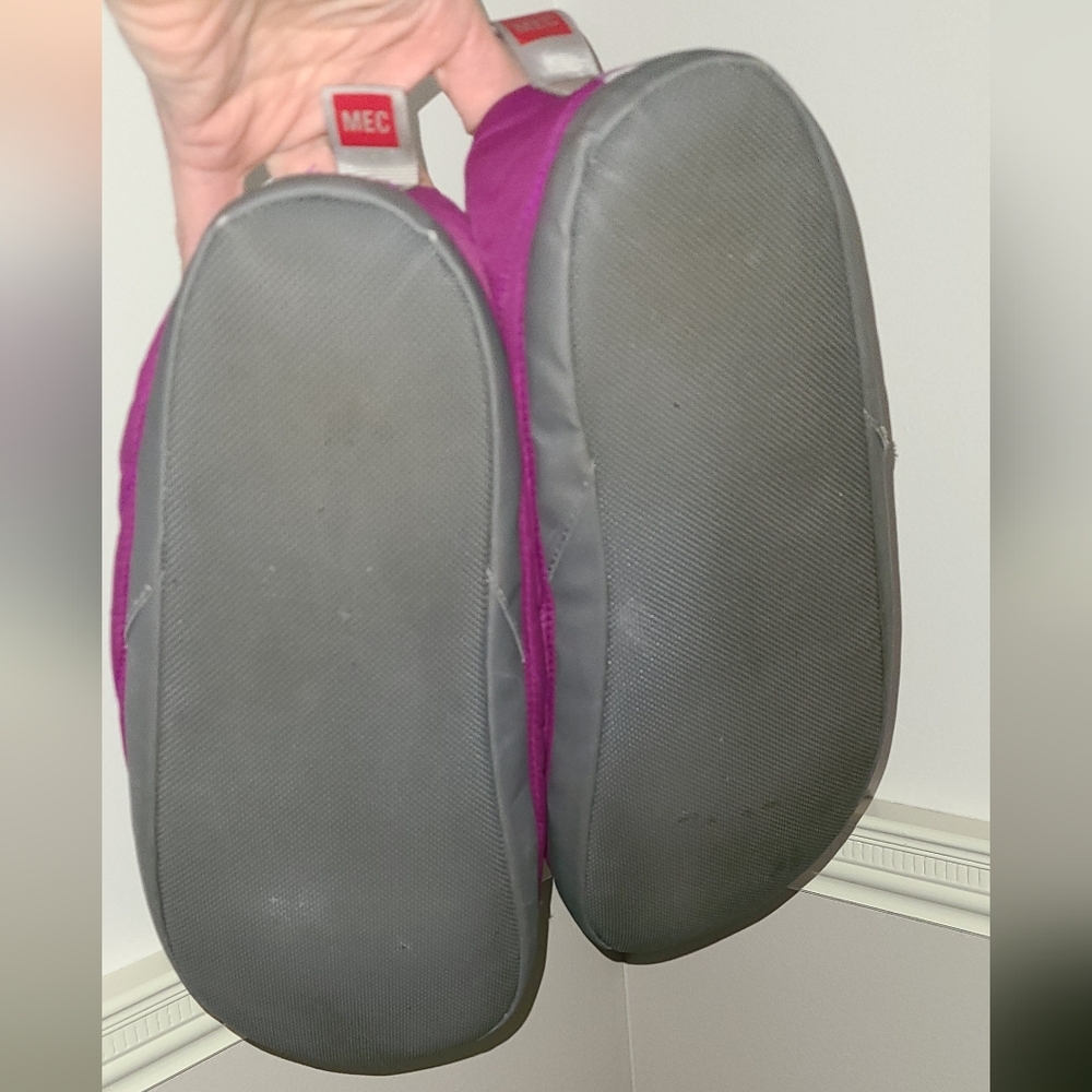 MEC Hut Slippers Size Large - Picture 7 of 8